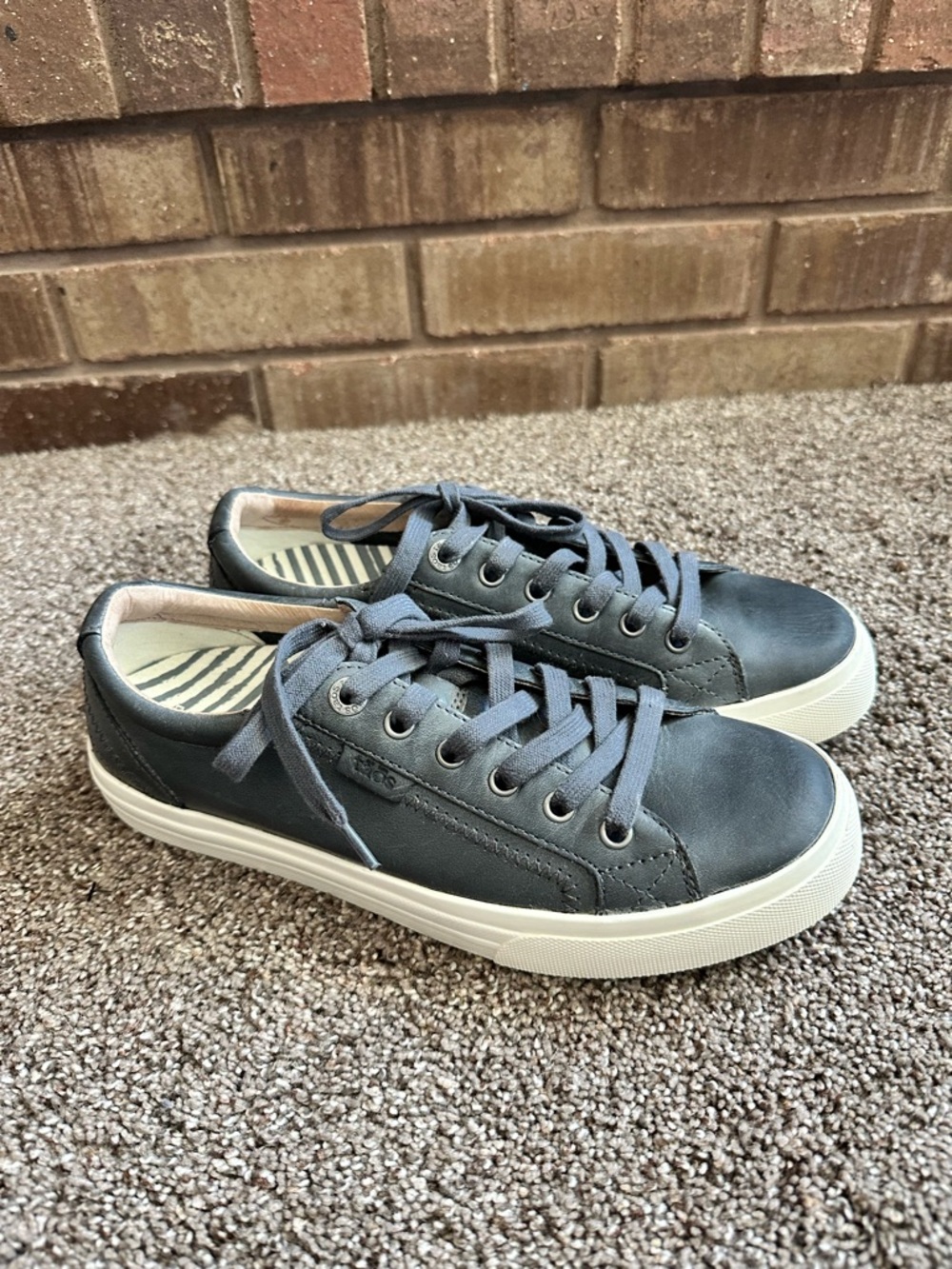 Taos Plim Soul Lux Charcoal Grey Black Leather Sneakers Size 9